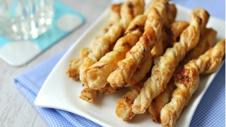 A tökéletes sós nasi húsvétra: dupla sajtos csavart ropi A tökéletes sós nasi húsvétra: dupla sajtos csavart ropi